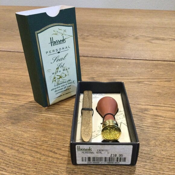 NEW Stuart Houghton Personal Seal Kit Letter 'V' With Deep Red Wax - Picture 3 of 7